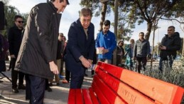 İzmir’den şiddete karşı güçlü bildiri: Kırmızı bank