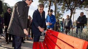 İzmir’den şiddete karşı güçlü bildiri: Kırmızı bank