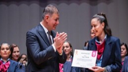 İzmir’in bayanlarıyla tam yol ileri