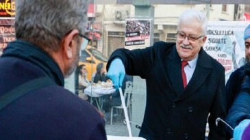 Kadir Gecesi İftarında Burhaniyeliler Cumhuriyet Meydanı’nda Buluştu