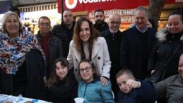 Karşıyaka Çarşı’ya dev sofra: 5 bin kişi iftarda buluştu!