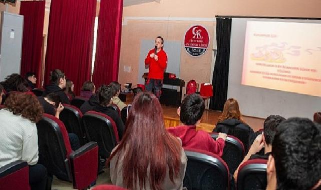 Karşıyakalı gençler afetlere karşı bilinçleniyor