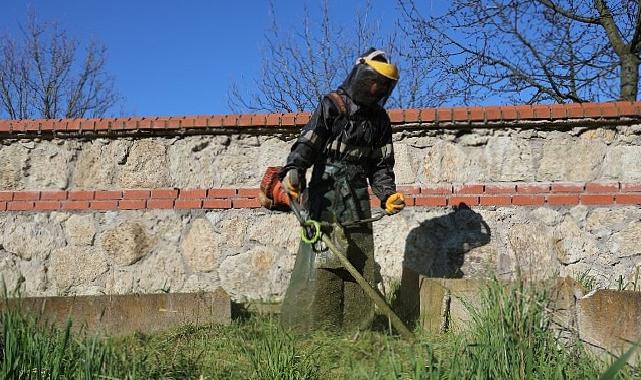 Kartepe de Mezarlıklar Bayram Ziyaretine Hazırlanıyor