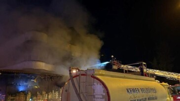 Kemer’de korkutan yangın