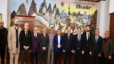 Kırgızistan Ankara Büyükelçisi Kazakbayev, Belediye Başkanı Arı’yı Ziyaret Etti