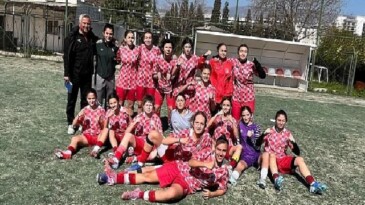 Konak’ın kızları küme liderliğini bırakmadı