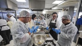 Konak’ın pak kalpli şeflerinden down sendromuna ‘tatlı’ farkındalık