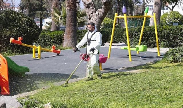 Konak’ın parkları bayramda çiçek üzere