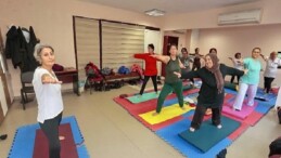 Konak’tan İleri Yaş’a sağlıklı mola: Yoga kursuyla zinde kalıyorlar