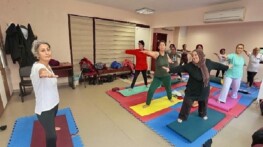 Konak’tan İleri Yaş’a sağlıklı mola: Yoga kursuyla zinde kalıyorlar