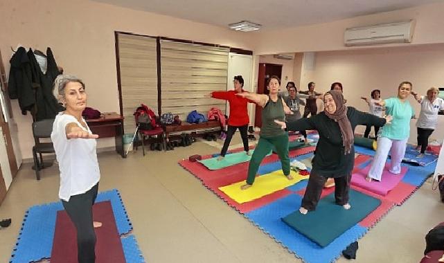 Konak’tan İleri Yaş’a sağlıklı mola: Yoga kursuyla zinde kalıyorlar