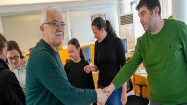 Lider Ali Kemal Deveciler, Belediye İşçisiyle Bayramlaştı