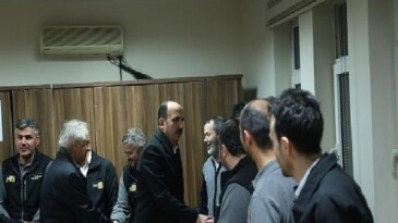 Lider Altay İftardan Sonra Gece Mesaisindeki Büyükşehir Çalışanını Ziyaret Etti