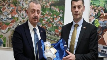 Lider Büyükakın da soydaşlarla iftar açtı