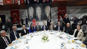 Lider Büyükakın, MHP Vilayet iftarına katıldı