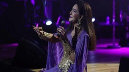 Lider Çerçioğlu 8 Mart Dünya Bayanlar Günü’nde vatandaşları sevilen sanatçı Nükhet Duru ile buluşturdu