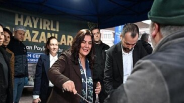 Lider Çerçioğlu Atatürk Kent Meydanı’nda Kurulan İftar Sofrasında Vatandaşlarla Bir Ortaya Geldi