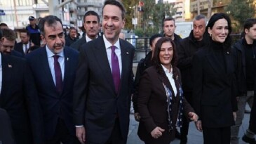 Lider Çerçioğlu, Bakan Bayraktar ile Birlikte Atatürk Kent Meydanı’nda Düzenlenen İftarda Vatandaşlarla Bir Ortaya Geldi