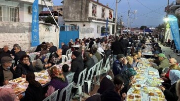 Lider Çerçioğlu her gün binlerce vatandaşı iftar sofralarında buluşturmaya devam ediyor