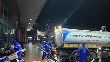 Lider Çerçioğlu’ndan Bayram Öncesi Otobüs Terminallerinde Temizleme Çalışması