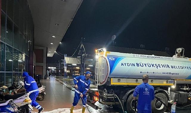 Lider Çerçioğlu’ndan Bayram Öncesi Otobüs Terminallerinde Temizleme Çalışması