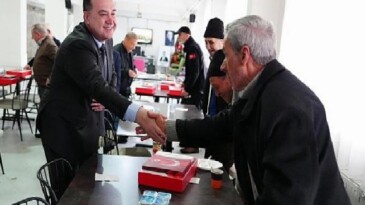 Lider Dutlulu’dan Huzurevine Bayram Ziyareti