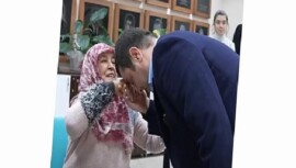 Lider Övünç Demir ile Cemile Teyzenin Duygulandıran Buluşması Milyonlara Ulaştı