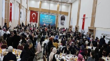 Lider Özarslan ve Eşi Filiz Özarslan Bayanlarla İftar Sofrasında Buluştu