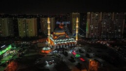 Lider Pekyatırmacı Kadir Gecesi’nde Vatandaşlarla Selçuklu Merkez Camii’nde Buluştu