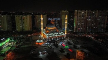 Lider Pekyatırmacı Kadir Gecesi’nde Vatandaşlarla Selçuklu Merkez Camii’nde Buluştu