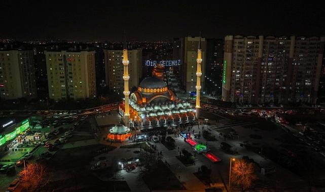 Lider Pekyatırmacı Kadir Gecesi’nde Vatandaşlarla Selçuklu Merkez Camii’nde Buluştu