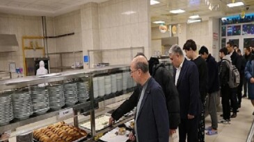 Lider Pekyatırmacı Öğrencilerle Sahur Yaptı