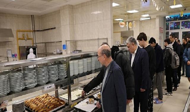 Lider Pekyatırmacı Öğrencilerle Sahur Yaptı