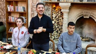 Lider Rasim Arı, atlet gençlerle sahur yaptı