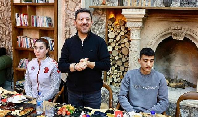 Lider Rasim Arı, atlet gençlerle sahur yaptı