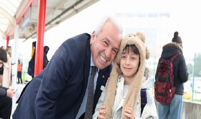 Lider Şadi Özdemir’den mesai öncesi metro sürprizi