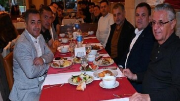 Lider Topaloğlu’ndan öğrencilere iftar yemeği