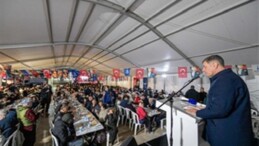 Lider Tugay, arife gününde Urlalılarla oruç açtı