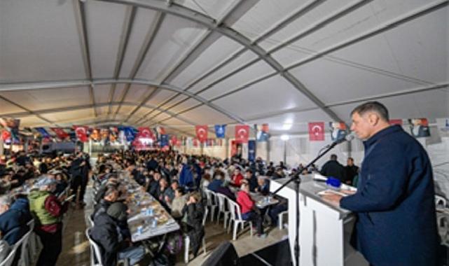 Lider Tugay, arife gününde Urlalılarla oruç açtı