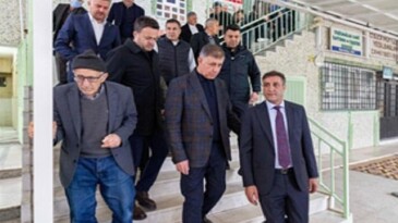 Lider Tugay bayram namazında Bucalılarla buluştu