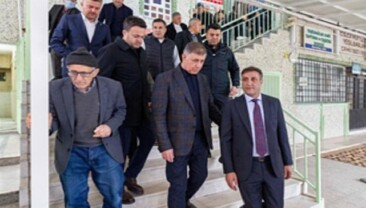 Lider Tugay bayram namazında Bucalılarla buluştu