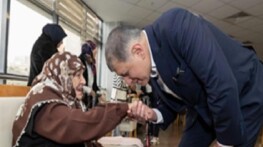 Lider Tugay huzurevi sakinleriyle bayramlaştı