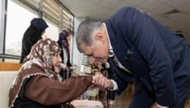 Lider Tugay huzurevi sakinleriyle bayramlaştı