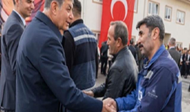 Lider Tugay, İZSU işçisi ile bayramlaştı