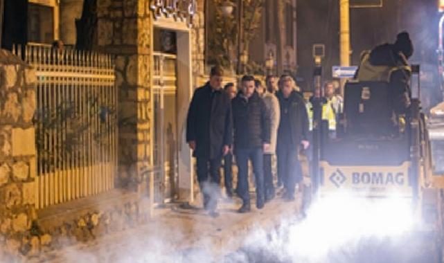 Lider Tugay yol işçileriyle gece mesaisinde buluştu