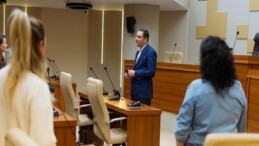 Lider Yiğit, Yeni Evlenen Çiftlere Dayanak Kartlarını Teslim Etti