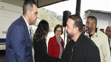 Lider Yıldız’dan İşçiyle Bayramlaşma