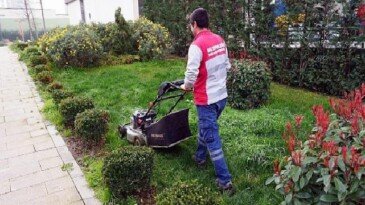 Maltepe Belediyesi’nin parkları bayrama hazırlanıyor