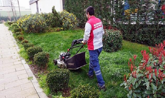 Maltepe Belediyesi’nin parkları bayrama hazırlanıyor