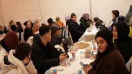 Maltepeliler iftar sofrasında oruçlarını açtı